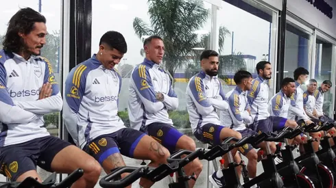 Los jugadores de Boca en pleno entrenamiento. (@BocaJrsOficial)