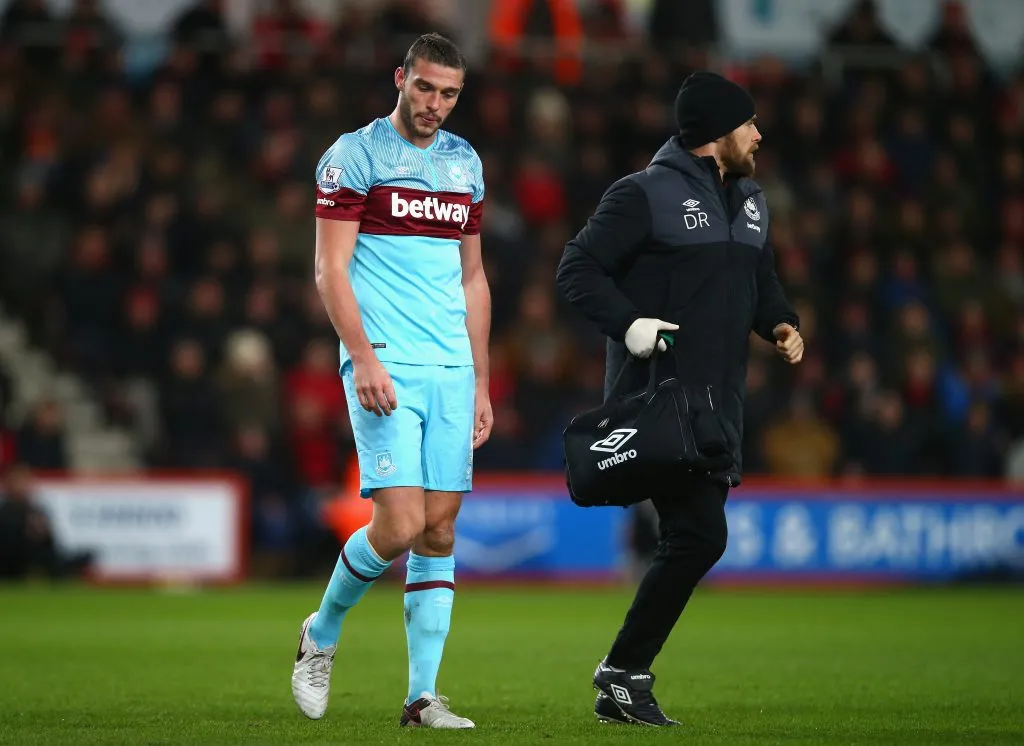 Andy Carroll, las lesiones y el pedido por ser sustituido, una secuencia que se acostumbró a padecer  (Foto: Getty Images).