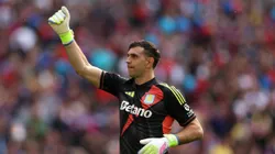 El club de la Premier League que busca a Dibu Martínez para la próxima temporada