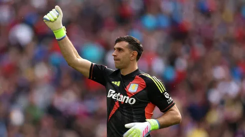 El club de la Premier League que busca a Dibu Martínez para la próxima temporada