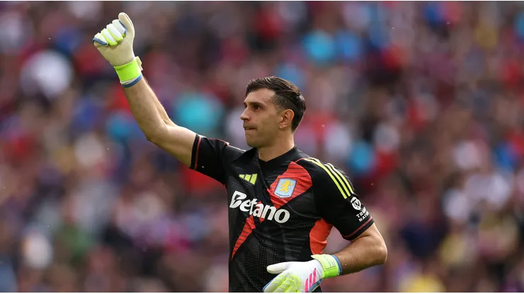 El club de la Premier League que busca a Dibu Martínez para la próxima temporada