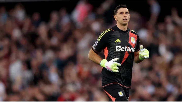 Dibu Martínez se irá de Aston Villa y la IA pronosticó 5 gigantes de Europa que lo podrían fichar