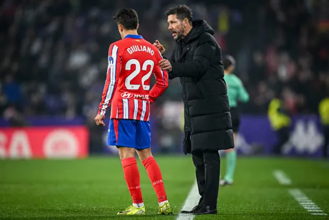 Para el Cholo, Giuliano es uno más del plantel y dejó claro que no hay trato especial.