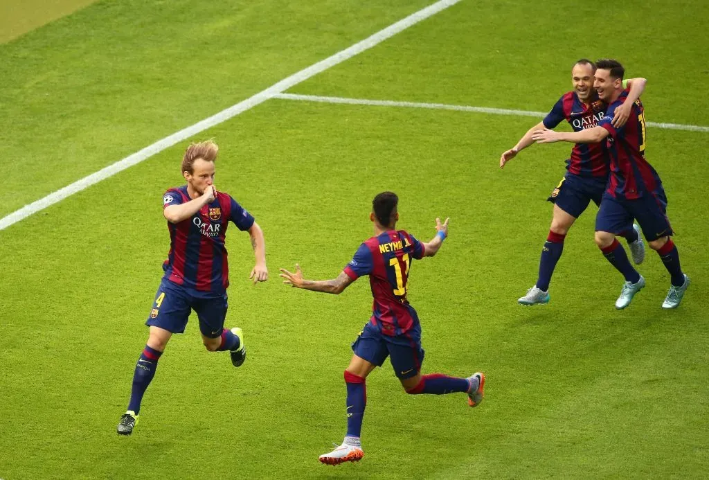 Ivan Rakitic celebra su gol con Neymar, Andrés Iniesta y Lionel Messi durante la final de la UEFA Champions League 2015 entre Barcelona y Juventus. (Getty)