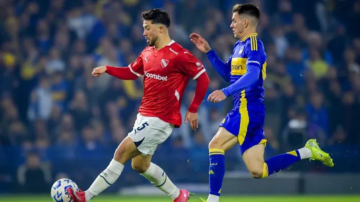 Boca e Independiente juegan en La Bombonera.