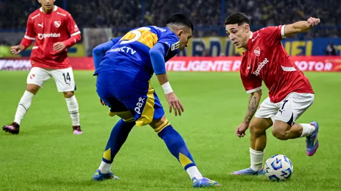 Santiago Montiel ante Boca.