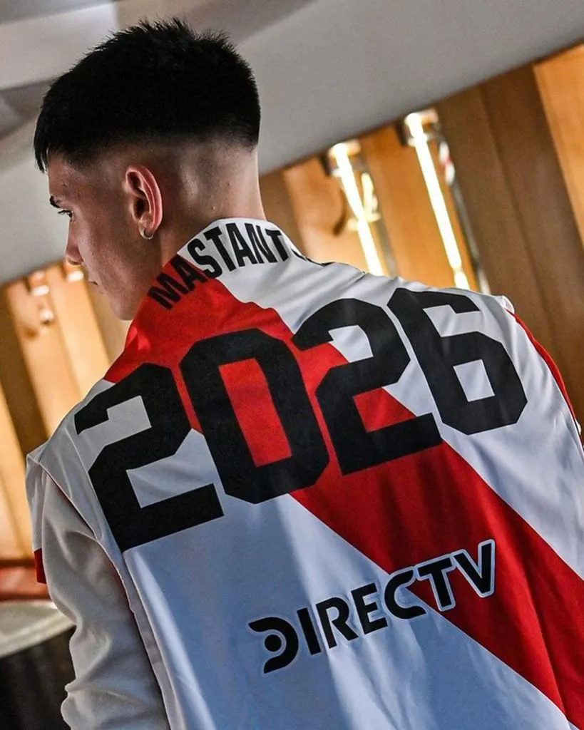 Mastantuono, cuando renovó con River. Foto Area Sport Team.