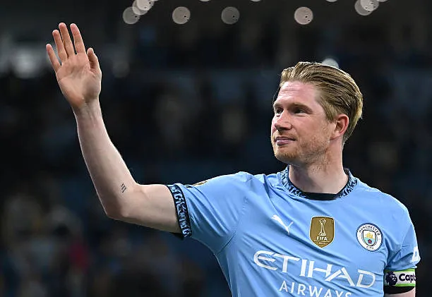 Kevin De Bruyne se despidió de su gente tras más de 400 partidos y 19 títulos.