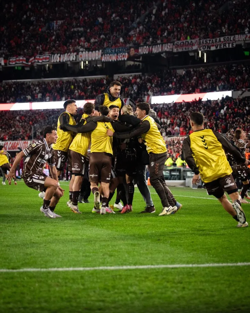 El festejo de Platense en el Monumental. (Foto: Prensa Platense).