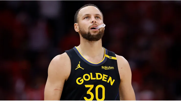 Mientras LeBron James cobra 133 millones, esto gana Stephen Curry en la NBA