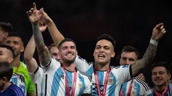 Rodrigo De Paul y Lautaro Martínez celebran el título en Qatar 2022.