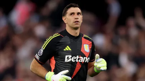 Dibu Martínez podría marcharse de Aston Villa.