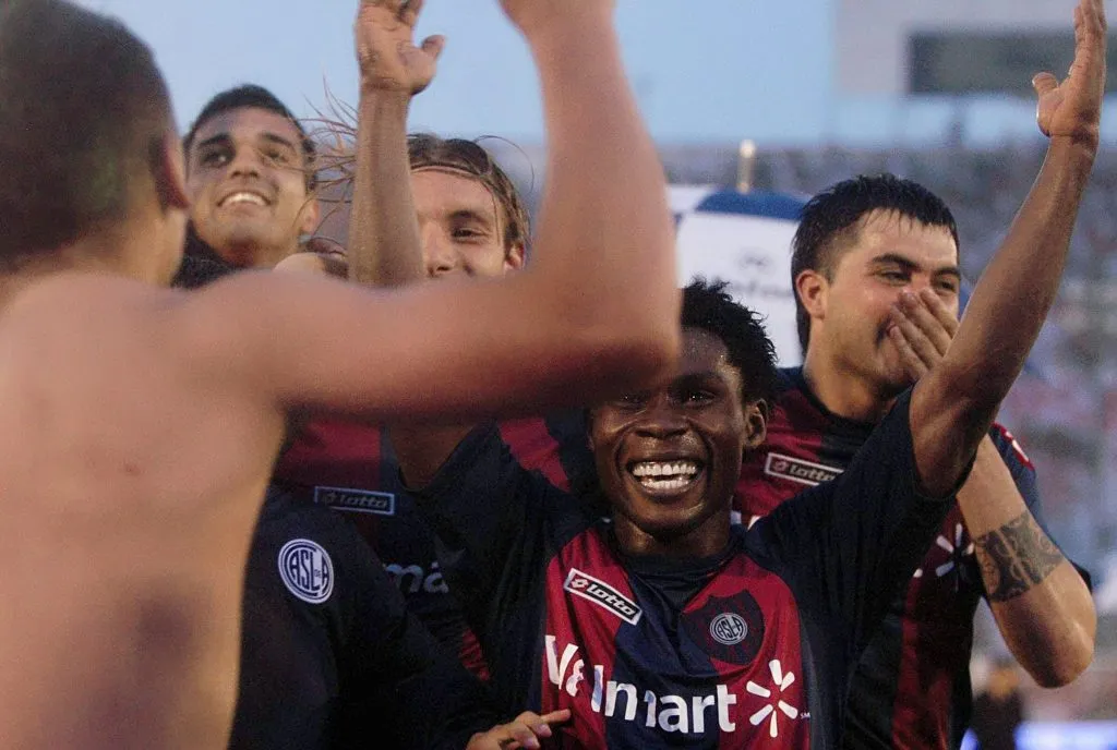 Félix celebra la victoria del Ciclón ante Huracán por 2 a 0 en el Clausura 2009. (Foto: @FelixOrode).