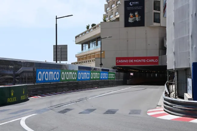 La entrada al túnel en Mónaco, otro de los sectores míticos de la pista.