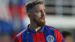 Iker Muniain con la camiseta de San Lorenzo.