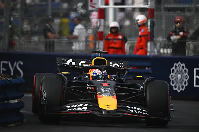 Verstappen, lejos de la punta el viernes.
