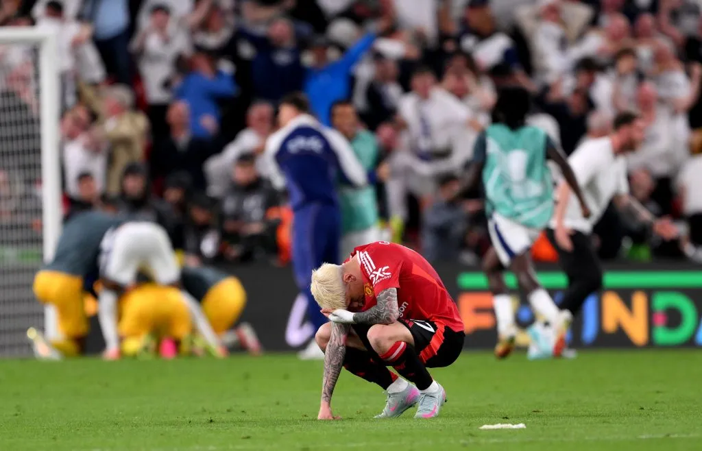 La decepción de Garnacho por la final de Europa League perdida.