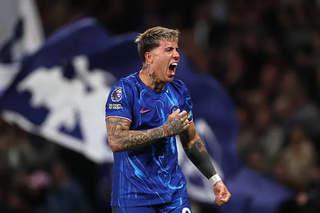 Hoy Enzo Fernández es un emblema del Chelsea y lo busca el Real Madrid.