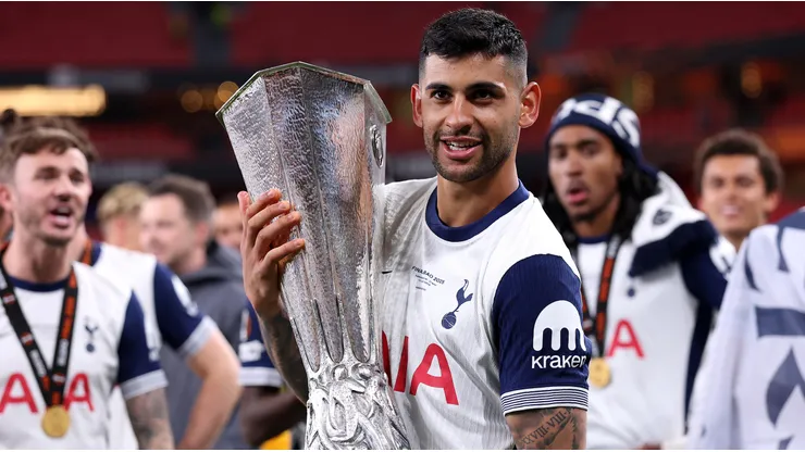 Incertidumbre sobre el futuro de Cuti Romero en Tottenham tras ganar la Europa League