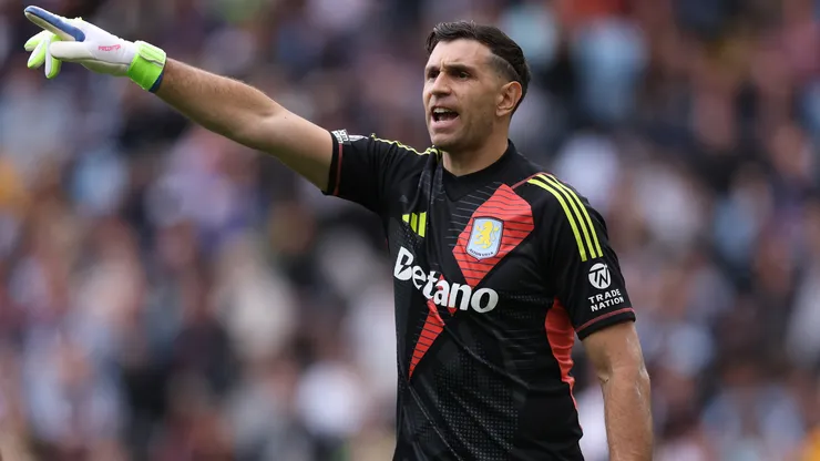 Dibu Martínez, arquero del Aston Villa.