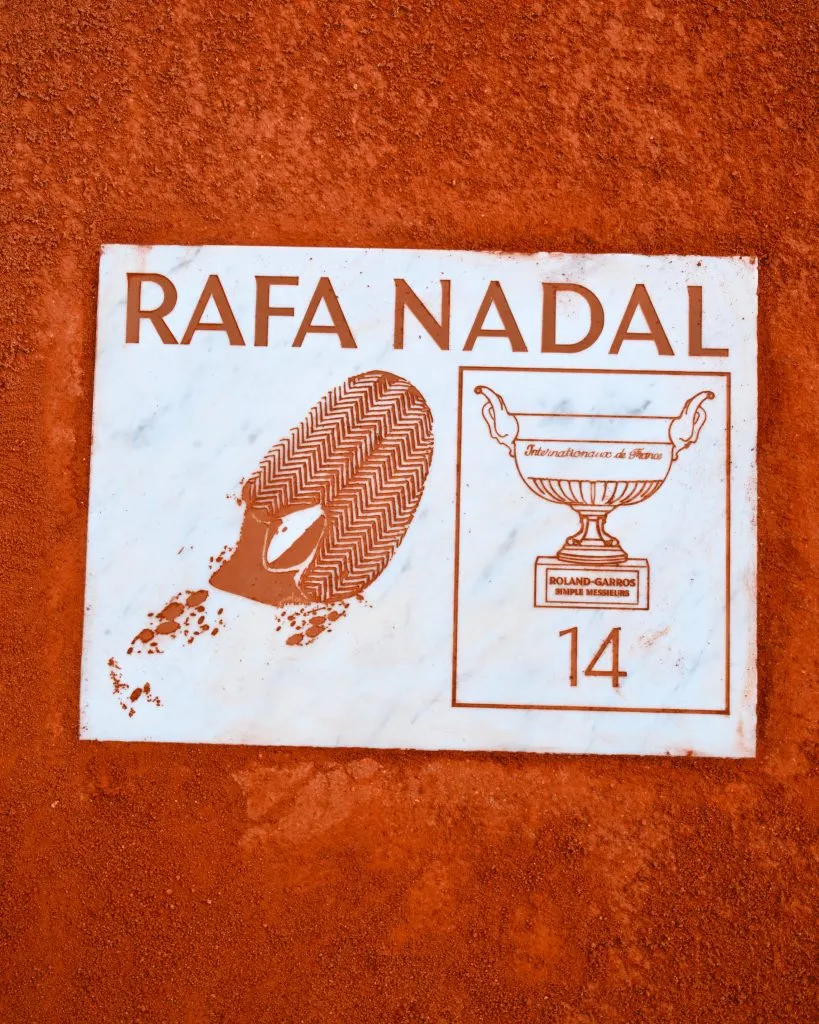 Para la eternidad: la huella de Nadal en la Philippe Chatrier. (Foto: @rolandgarros).