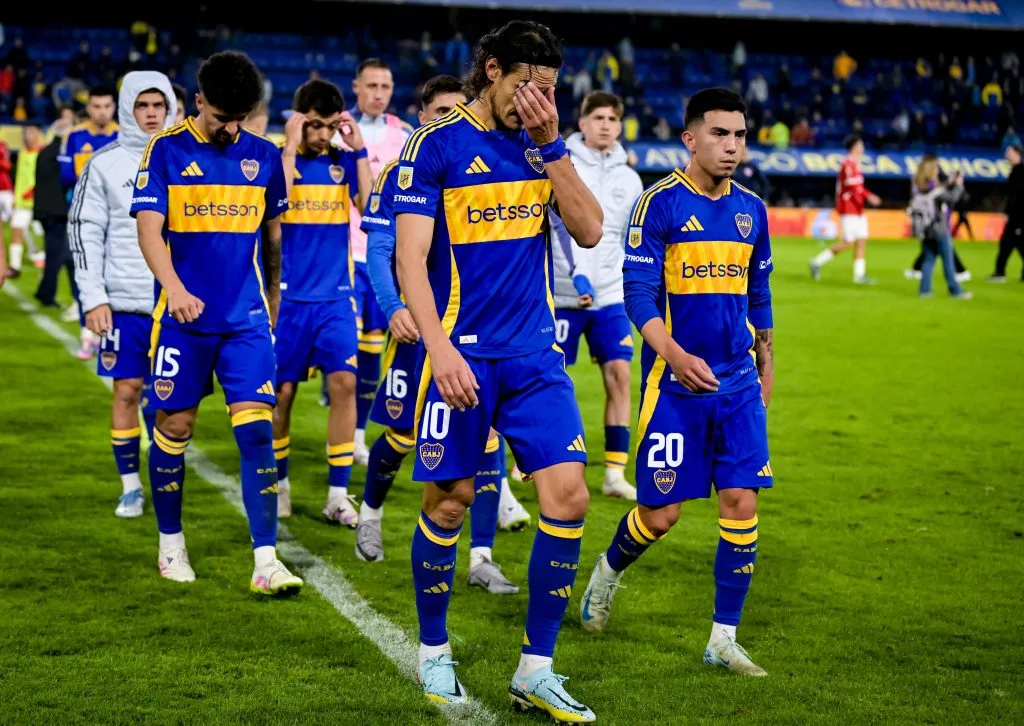 El plantel de Boca luego de la eliminación ante Independiente en La Bombonera. (Getty Images)