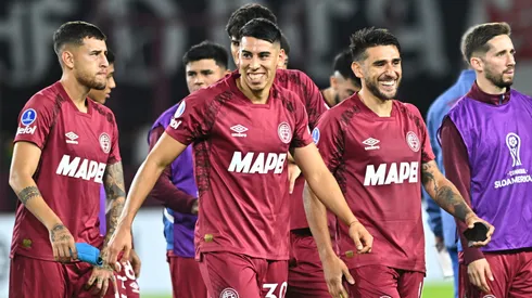 Los jugadores de Lanús, a puro festejo.