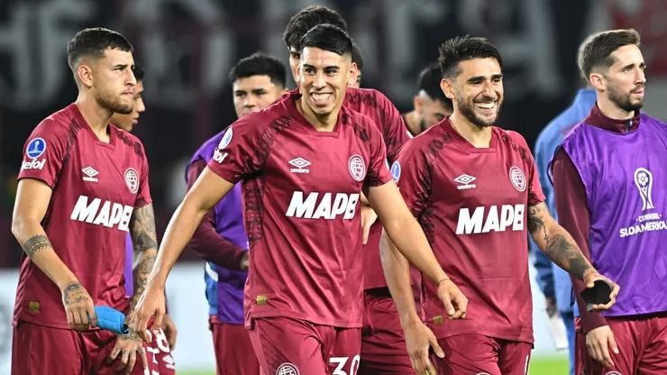 Los jugadores de Lanús, a puro festejo.