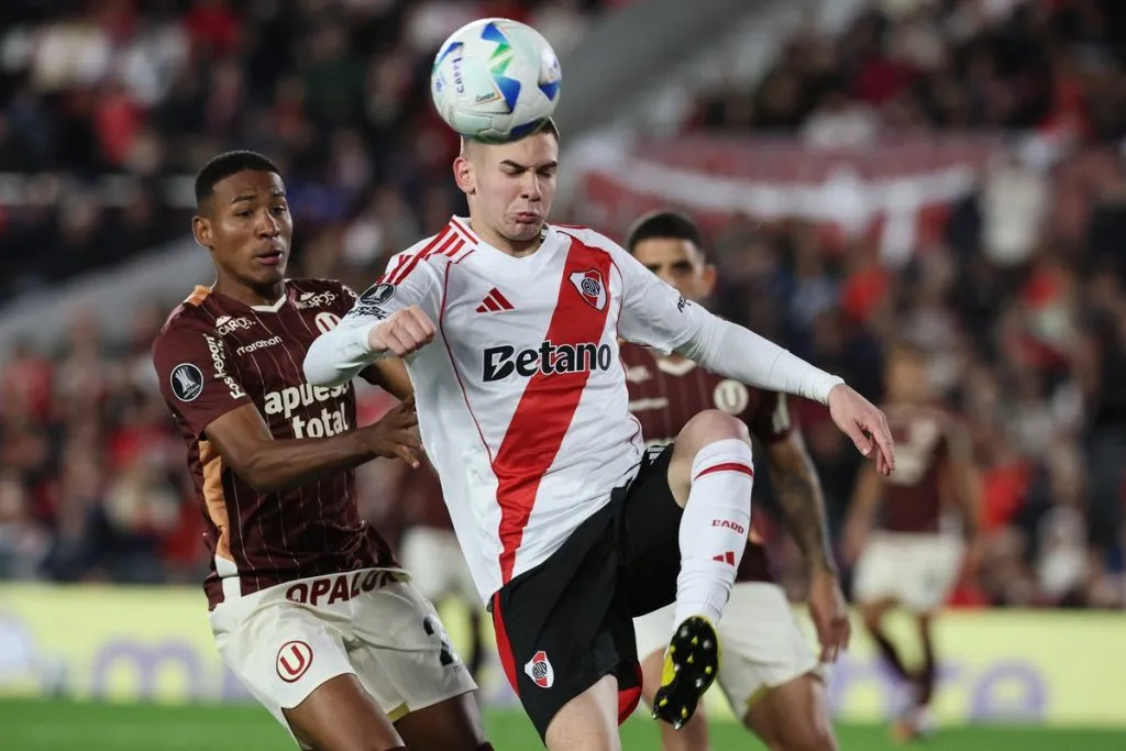 Franco Mastantuono disputando una pelota. (Foto: Copa Libertadores)