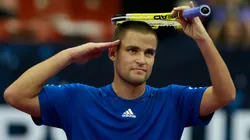 Mikhail Youzhny y su clásico festejo en honor a su padre, que había sido coronel del Ejército Rojo
