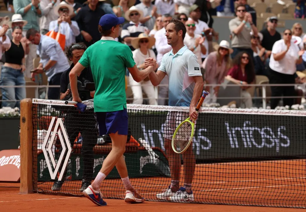 Sinner saluda a Gasquet en lo que fue su último partido como profesional. (Foto: Getty).