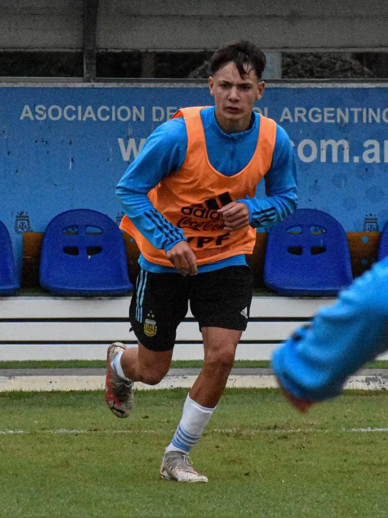 Santino Giletti, entrenándose con la Sub 17 de la Selección Argentina. (Foto: Prensa Tigre)