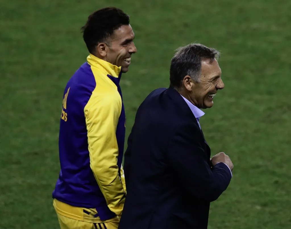 Carlos Tevez junto a Miguel Russo.