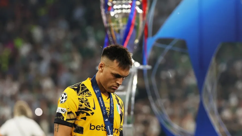 Lautaro Martínez tras perder la final de la Champions League ante PSG. (Getty Images)