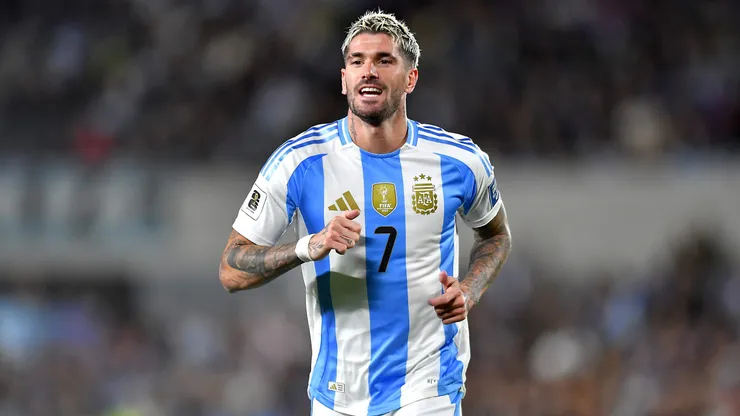 BUENOS AIRES, ARGENTINA - SEPTEMBER 05: Rodrigo De Paul of Argentina gestures during the FIFA World Cup 2026 Qualifier match between Argentina and Chile at Estadio Más Monumental Antonio Vespucio Liberti on September 05, 2024 in Buenos Aires, Argentina. (Photo by Marcelo Endelli/Getty Images)