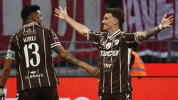 Guido Mainero e Ignacio Vázquez, futbolistas de Platense durante la final del Torneo Clausura 2025.