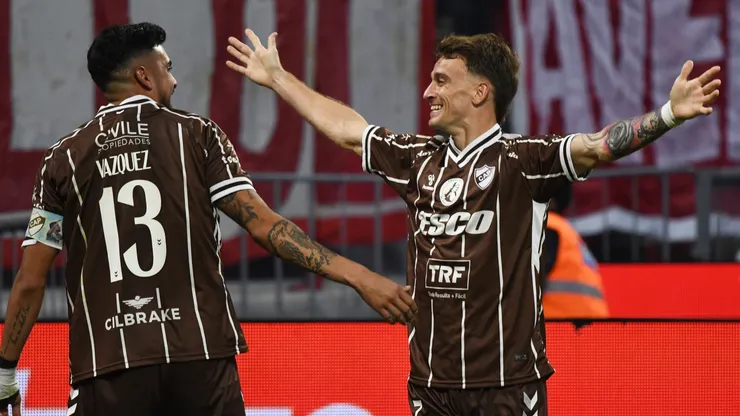 Guido Mainero e Ignacio Vázquez, futbolistas de Platense durante la final del Torneo Clausura 2025.
