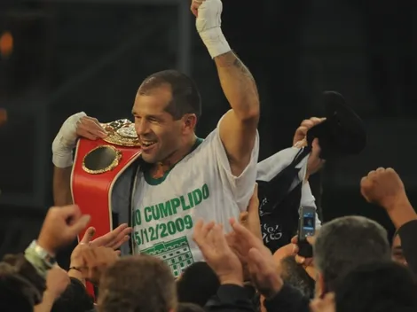 Fue campeón mundial de boxeo, lo suspendieron por amenazar a un árbitro y ahora es barrendero