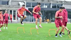 Los jugadores de River entrenando en el River Camp.