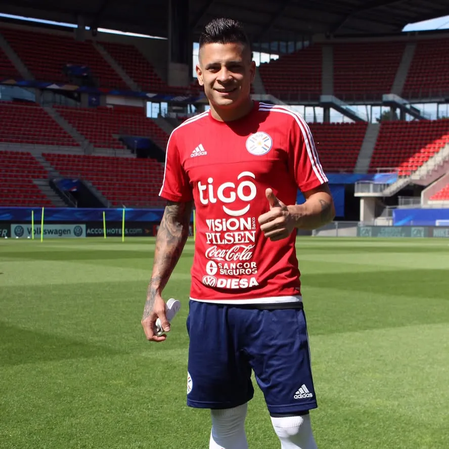 Tras disculparse, jugó dos Copa América y Eliminatorias con Paraguay. Foto IG.