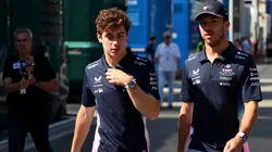Pierre Gasly junto a Franco Colapinto en Barcelona.