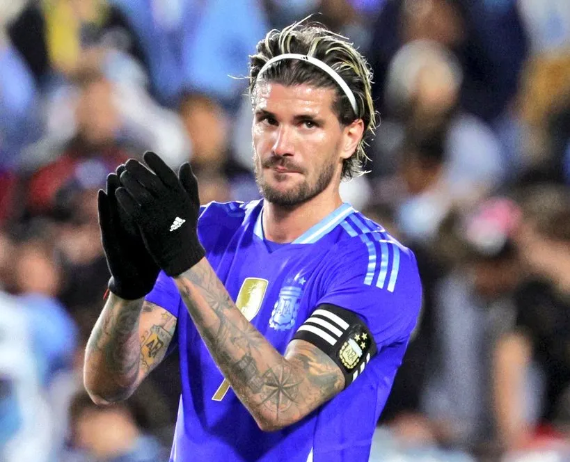 De Paul es otro de los jugadores de la Selección que ya llevó la cinta.