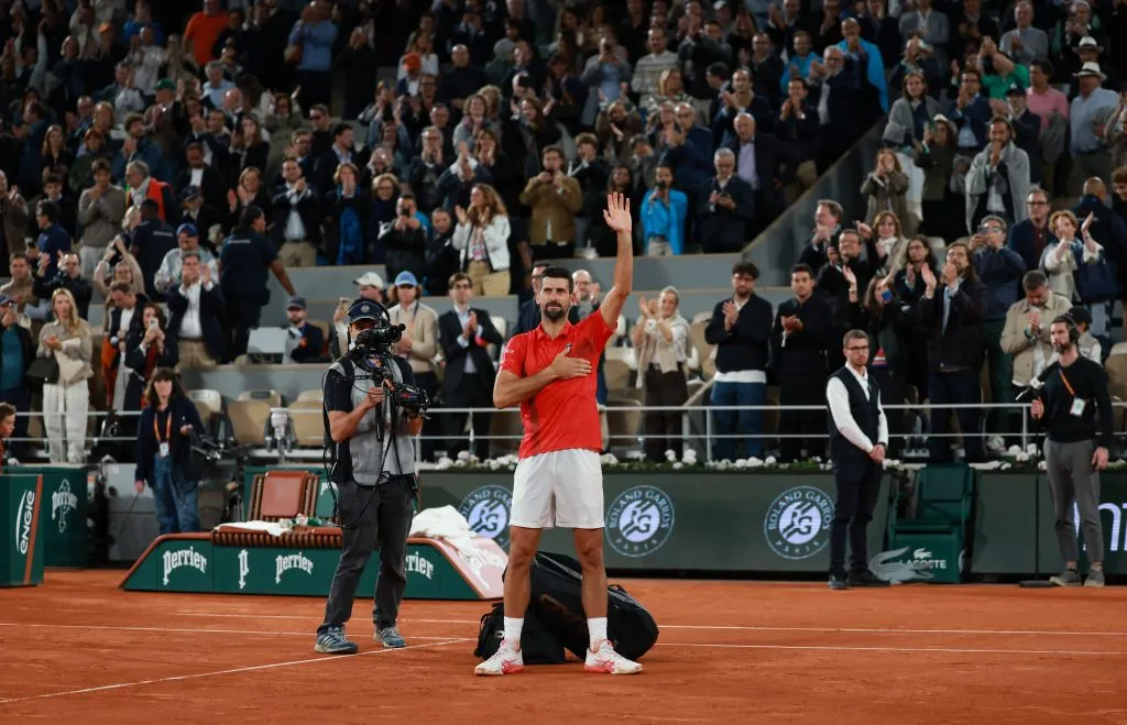 Novak Djokovic tras perder ante Jannik Sinner en las semifinales de Roland Garros 2025. (Getty Images)