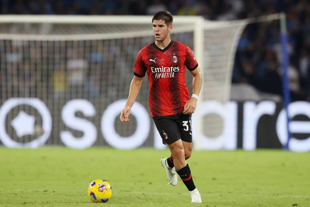 Marco Pellegrino disputando un encuentro oficial con Milan en el fútbol italiano. (Getty Images)