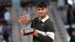 Carlos Alcaraz se consagró campeón de Roland Garros 2025 tras vencer a Jannik Sinner en la final. (Getty Images)