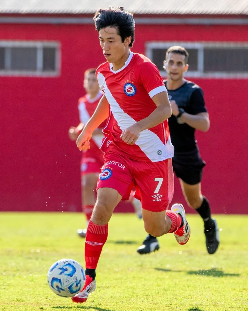 Ryoga Kida entrenará con el plantel superior de Argentinos Juniors.