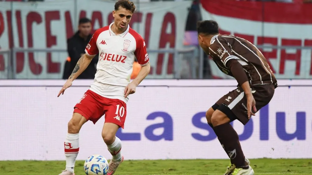 Walter Mazzantti en un partido de Huracán.