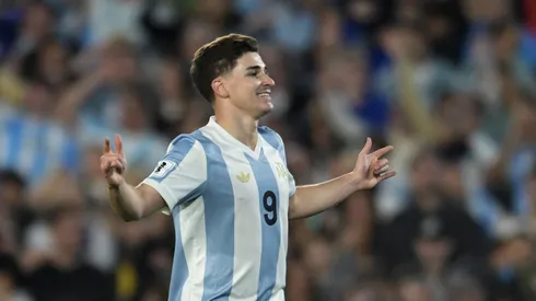 Julián Álvarez suma dos goles en sus últimos dos compromisos con Argentina.
