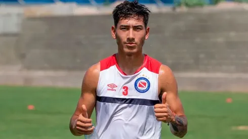 Román Vega, lateral izquierdo de Argentinos Juniors.