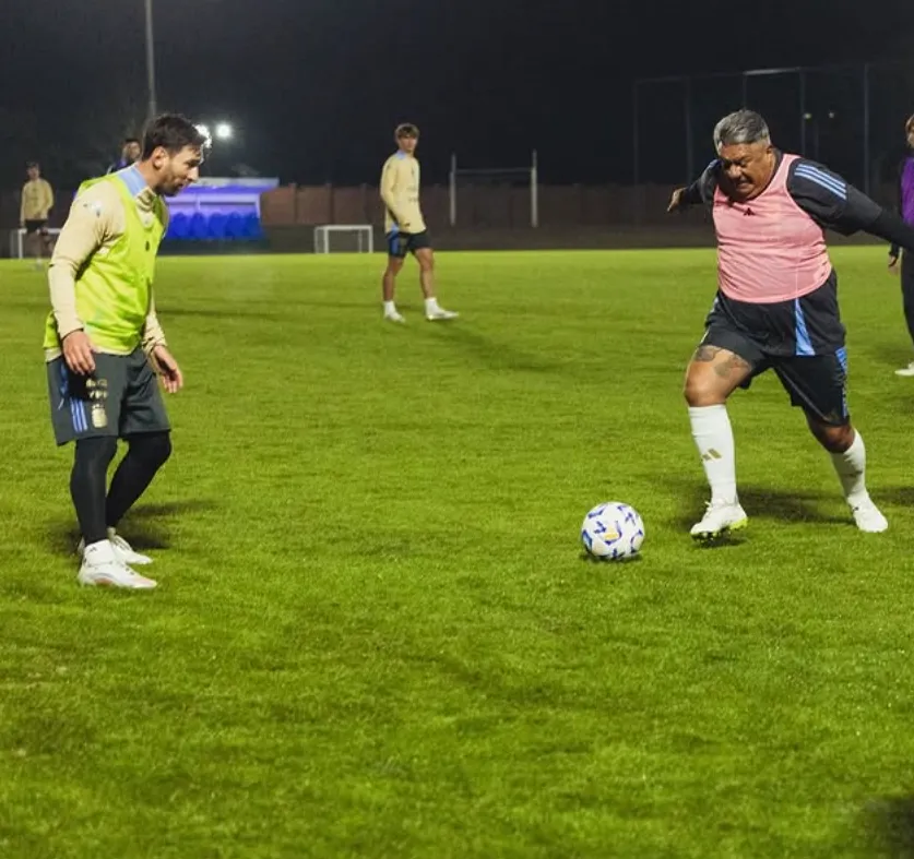 Messi y Tapia en el Predio de Ezeiza. (Foto: @chiquitapia).